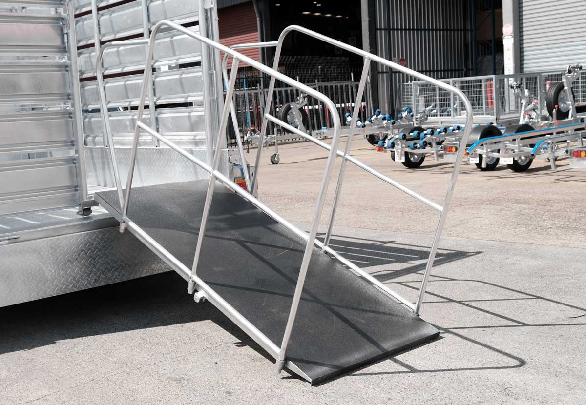 10×6 Cattle Crate Trailer – loading ramp