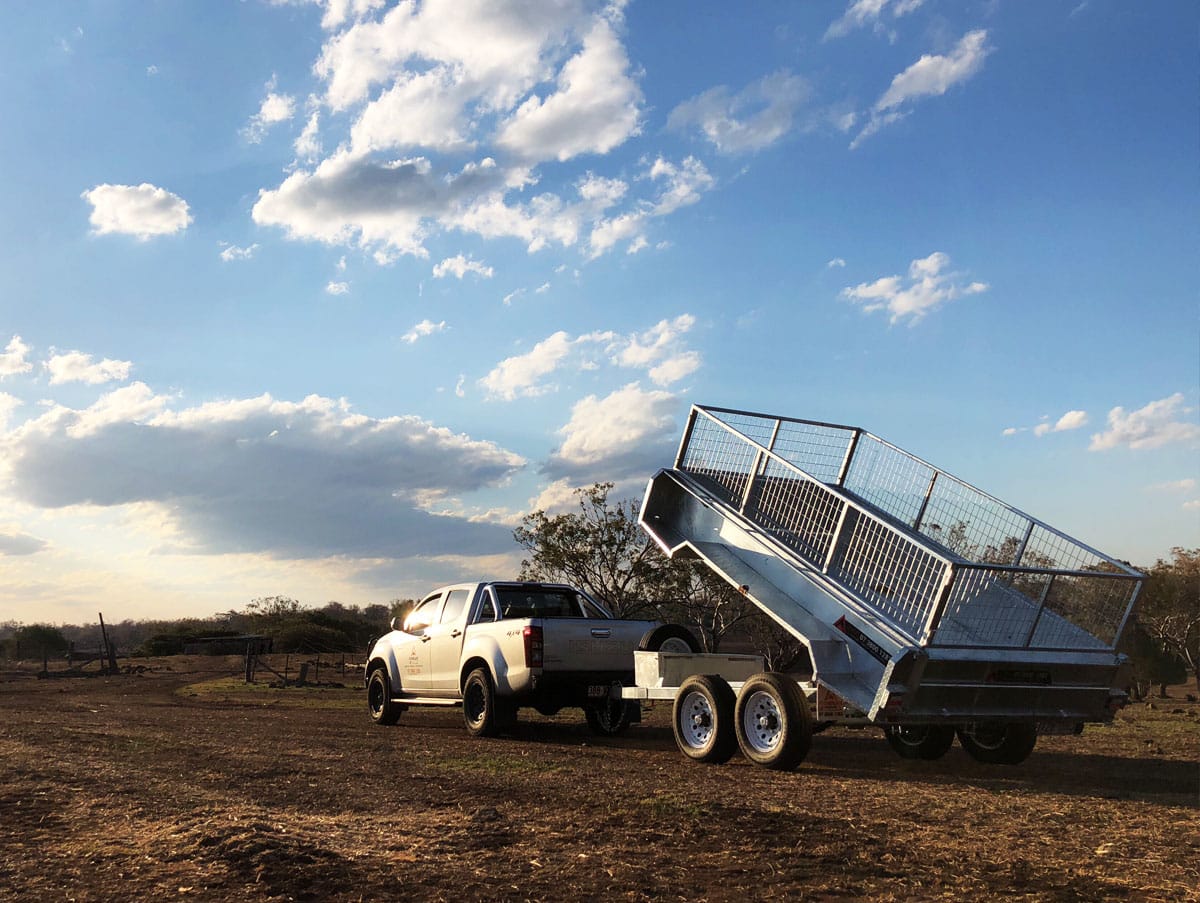 10×6 Hydraulic Tipper Trailer – tipping in the paddock