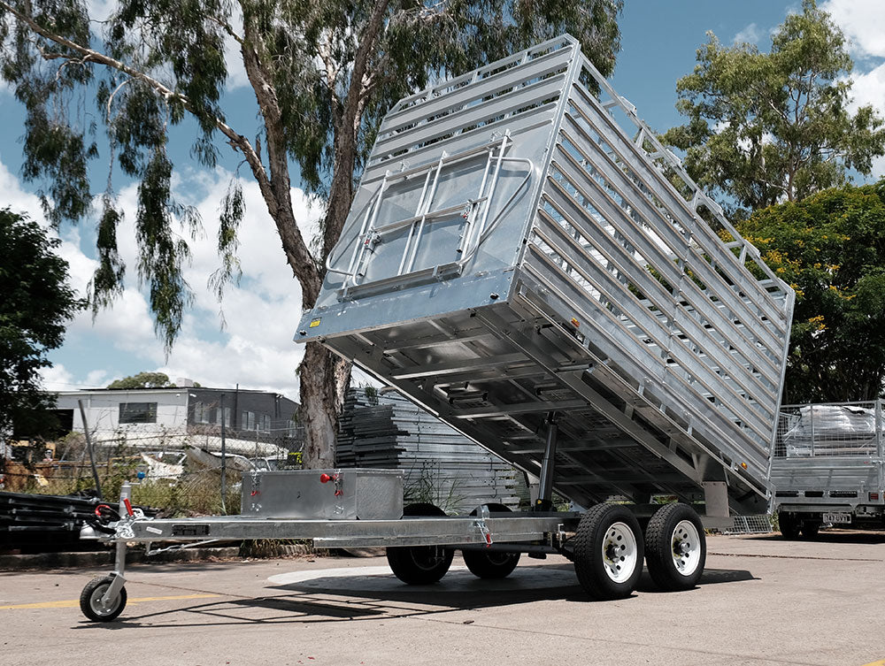 12×7 Hydraulic Tipping Livestock Trailer – crate tipping
