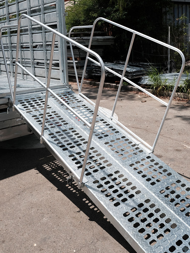 12×7 Hydraulic Tipping Livestock Trailer – loading ramp detail