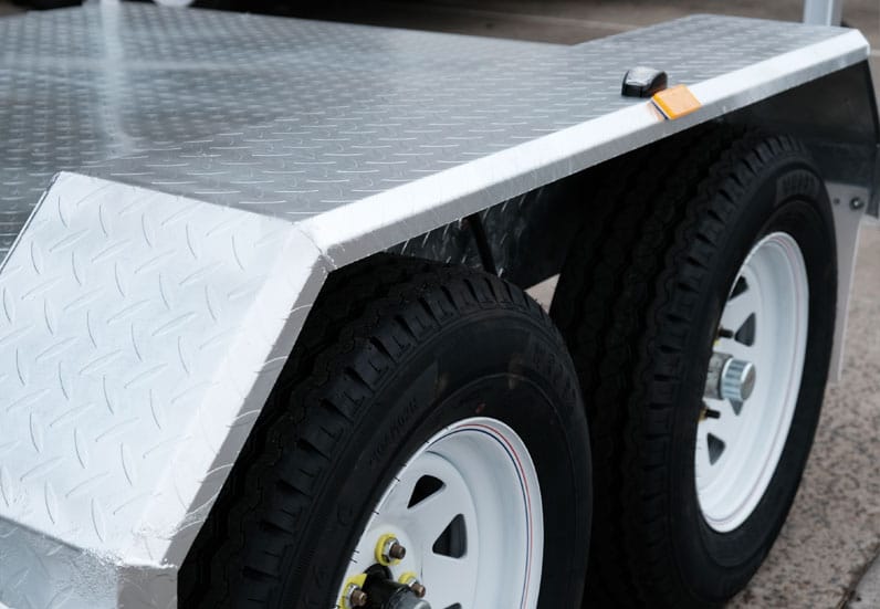 8×5 Tandem Flat Top Trailer – mudguard and wheels detail